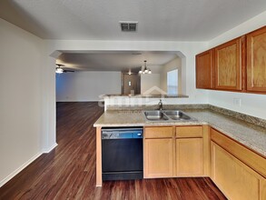 9311 Silver Vista in San Antonio, TX - Building Photo - Building Photo