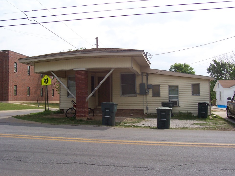 700 S College in Fayetteville, AR - Foto de edificio