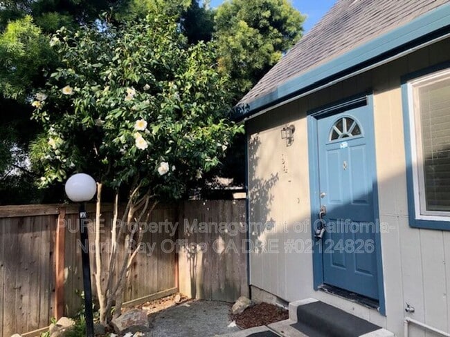 941 E Cotati Ave in Cotati, CA - Building Photo - Building Photo