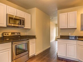 6403 Auburn Dr in Austin, TX - Building Photo - Building Photo