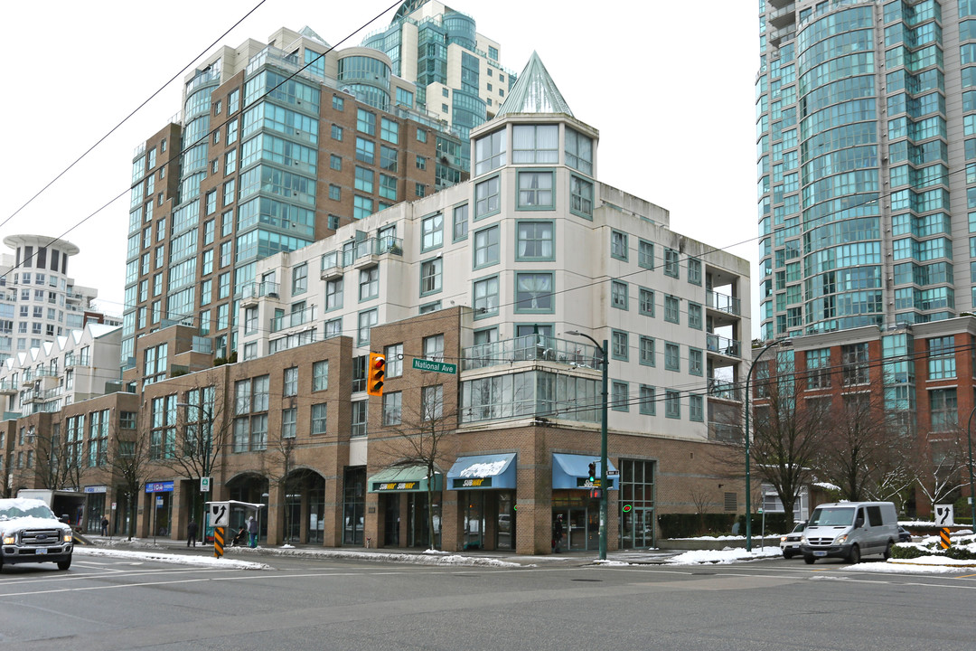 1103 Main St in Vancouver, BC - Building Photo