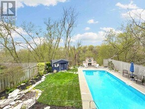 406 Lupin Dr in Whitby, ON - Building Photo - Building Photo