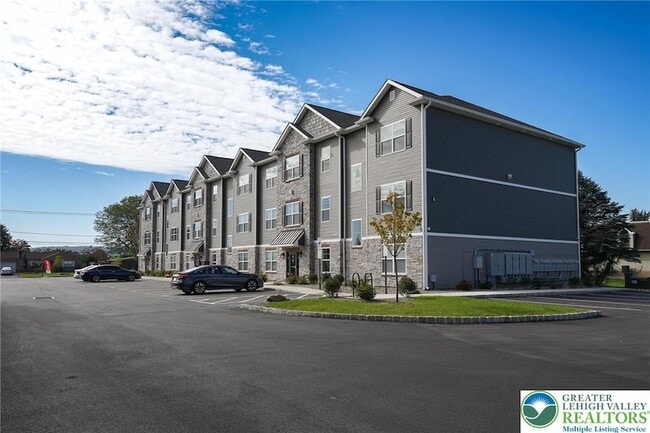 1210 Eaton Ave, Unit 305 in Bethlehem, PA - Building Photo - Building Photo