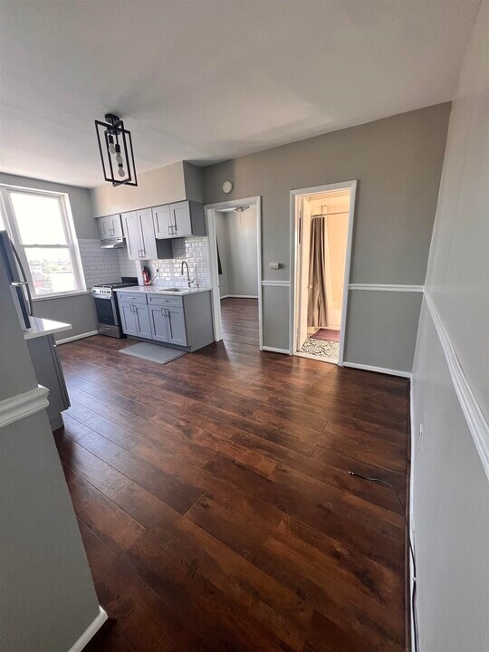 217 44th St in Union City, NJ - Building Photo