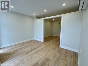 588 Barton St E in Hamilton, ON - Building Photo - Building Photo