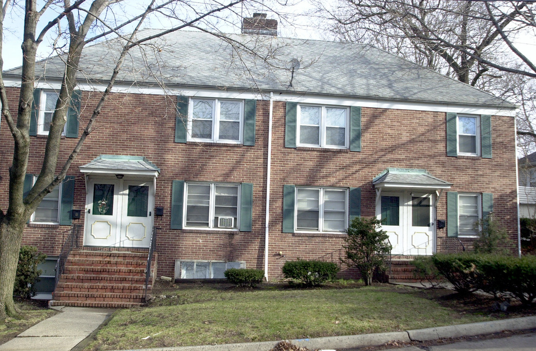 543 Beverly Rd in Teaneck, NJ - Foto de edificio