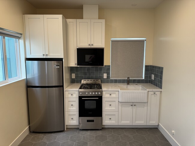 260 S Shasta St in Orange, CA - Foto de edificio - Building Photo