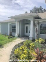 7252 Perennial Rd in North Port, FL - Building Photo