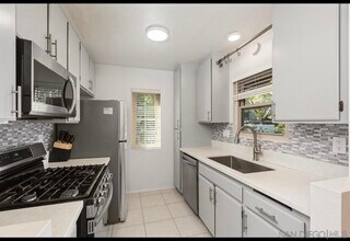 10331 Azuaga St in San Diego, CA - Building Photo - Building Photo