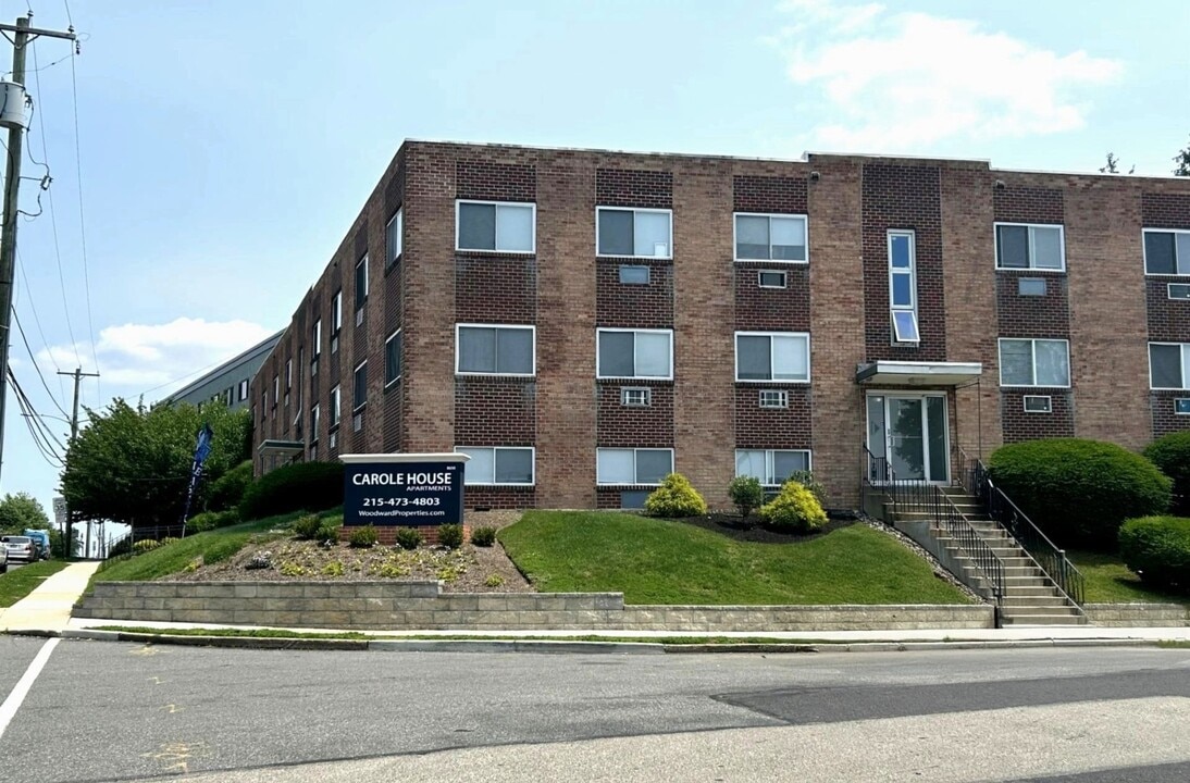 Carole House Apartments in Upper Darby, PA - Foto de edificio