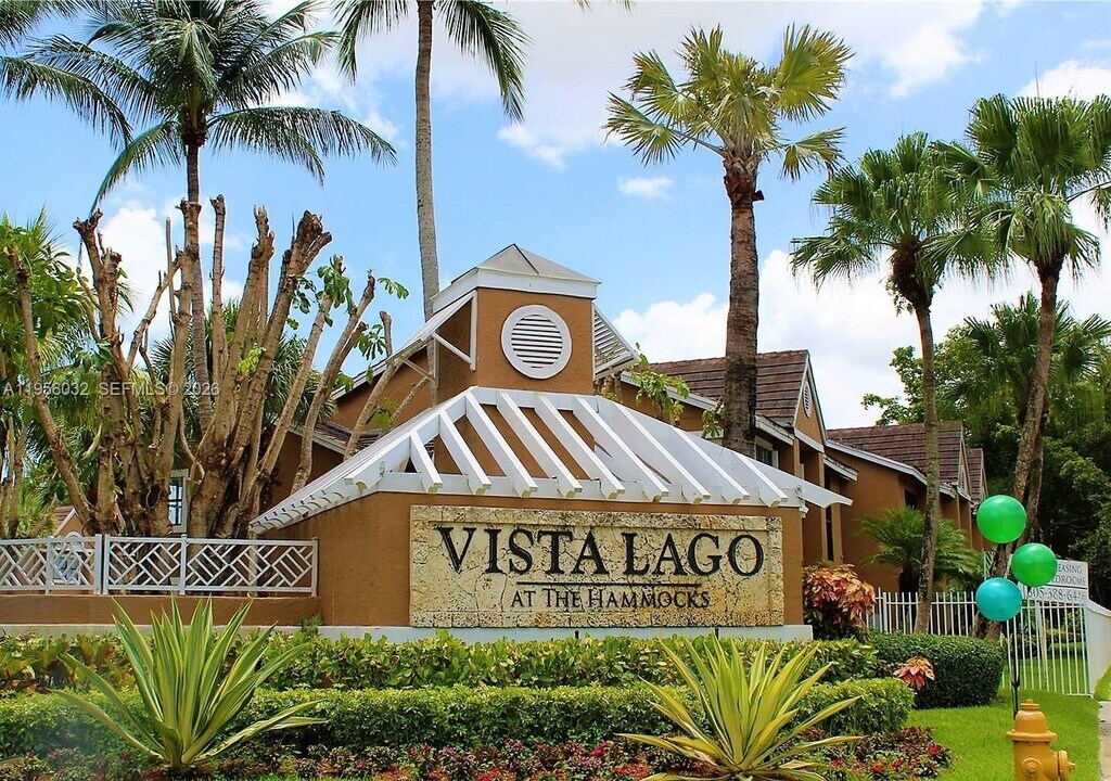 15610 SW 105th Ln in Miami, FL - Building Photo