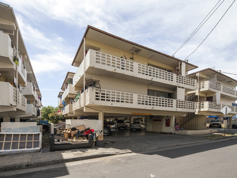 94-305 Pupuole St in Waipahu, HI - Foto de edificio