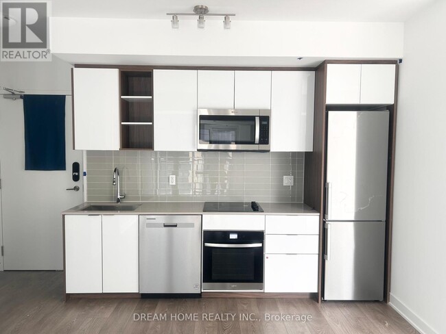 543-1543 Richmond St W in Toronto, ON - Building Photo - Building Photo