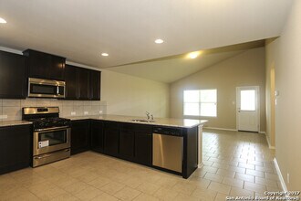8702 Hudson Holw in San Antonio, TX - Building Photo - Building Photo