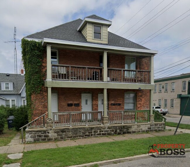 property at 124 E Warren St