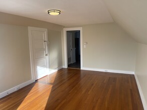 48 Elm St, Unit 3 in Branford, CT - Building Photo - Building Photo