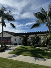 17731 Lewis Ln in Huntington Beach, CA - Foto de edificio - Building Photo