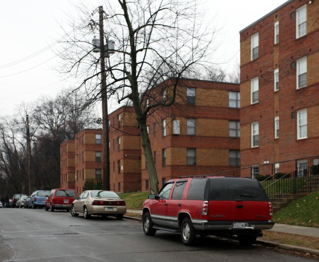 3719 2nd St SE in Washington, DC - Foto de edificio - Building Photo