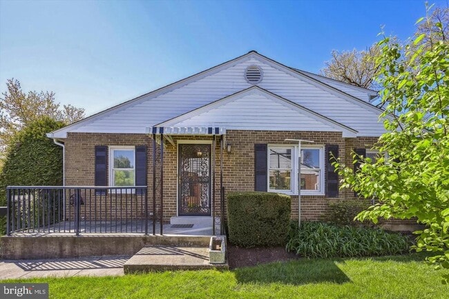 property at 14914 Laurel Oaks Ln