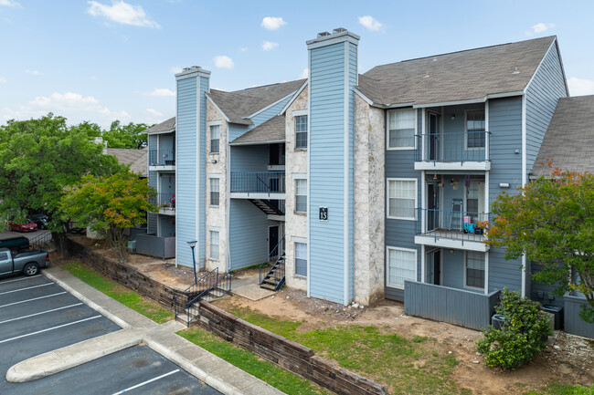 Rock Canyon Apartments in San Antonio, TX - Building Photo - Building Photo