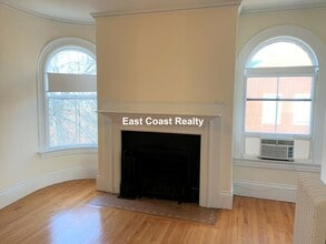 2 Ware St, Unit 309 in Cambridge, MA - Foto de edificio - Building Photo