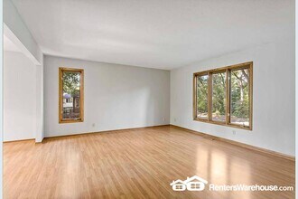 3004 Pine Ridge Dr in Eagan, MN - Building Photo - Building Photo