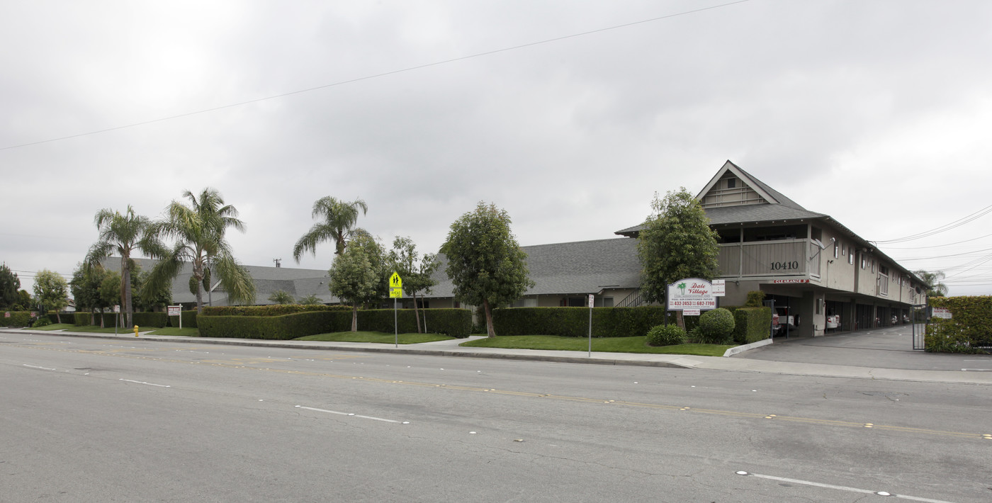 Dale Village Garden Apartments in Stanton, CA - Building Photo