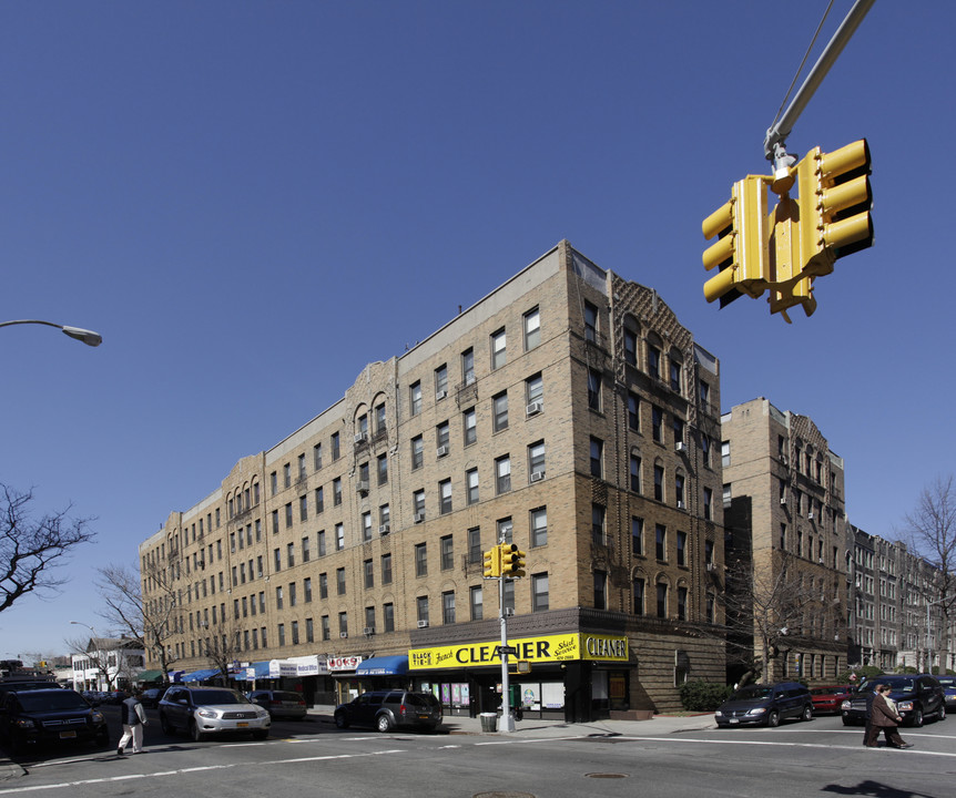 79-01-79-25 37th Ave in Jackson Heights, NY - Foto de edificio