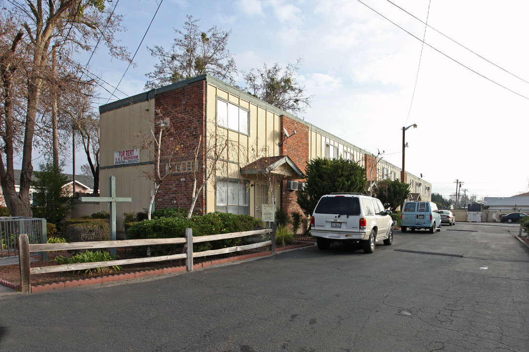 The Bee Apartments in Turlock, CA - Building Photo