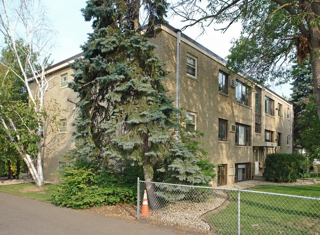 1335 White Bear Ave N in St. Paul, MN - Foto de edificio - Building Photo