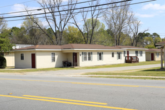 Ellis Apartments in Statesboro, GA - Foto de edificio - Building Photo