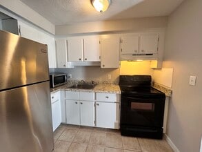 915 Edgell Rd, Unit 88 in Framingham, MA - Building Photo - Building Photo
