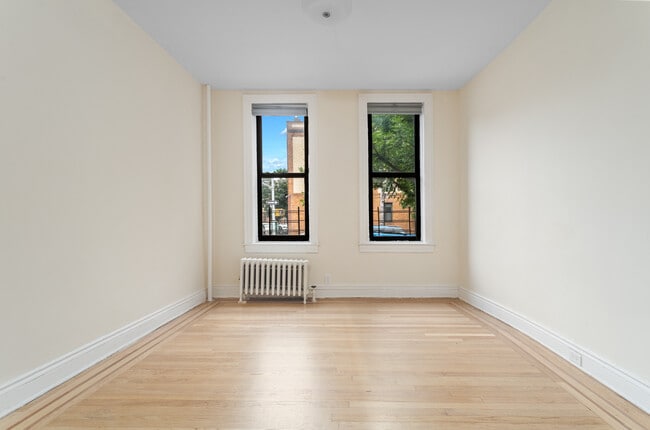 52-25 Skillman Ave in Queens, NY - Building Photo - Building Photo
