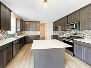 733 Juniper St in Oswego, IL - Building Photo - Building Photo