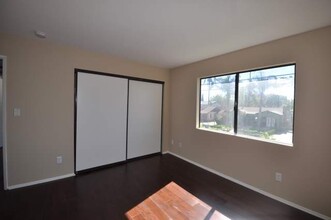 14033 Bessemer St, Unit 204 in Los Angeles, CA - Building Photo - Building Photo