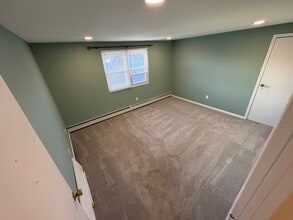 385 West Dr, Unit 2 in Copiague, NY - Building Photo - Building Photo