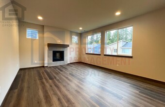 5181 Granger St in Bremerton, WA - Building Photo - Building Photo