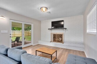 4070 Arbutus Dr in Pensacola, FL - Building Photo - Building Photo