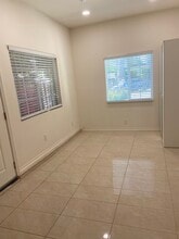 21324 Providencia St in Woodland Hills, CA - Building Photo - Building Photo