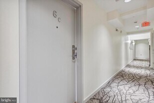 815 King St in Alexandria, VA - Building Photo