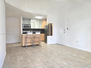 7195 NW 179th St in Hialeah, FL - Building Photo - Building Photo