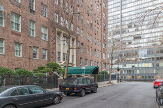 1 Beekman Place in New York, NY - Building Photo - Building Photo