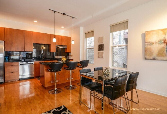 1407 N Wicker Park Ave, Unit 2 in Chicago, IL - Building Photo - Building Photo