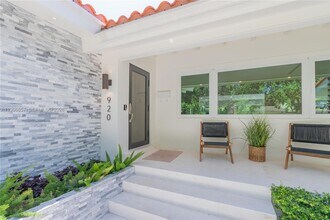 920 Alava Ave in Coral Gables, FL - Building Photo - Building Photo