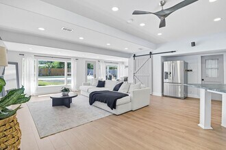 530 Burnside Dr in San Antonio, TX - Building Photo - Building Photo