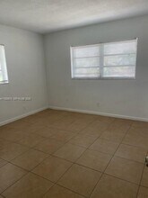 133 SE 4th Ave in Hallandale Beach, FL - Building Photo - Building Photo