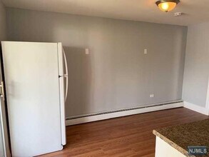 214 William St, Unit 2 in Harrison, NJ - Foto de edificio - Building Photo