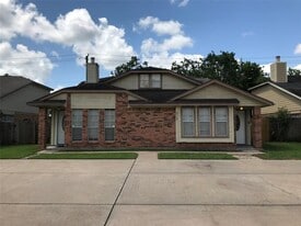 6708 Tamar Dr in Pasadena, TX - Building Photo
