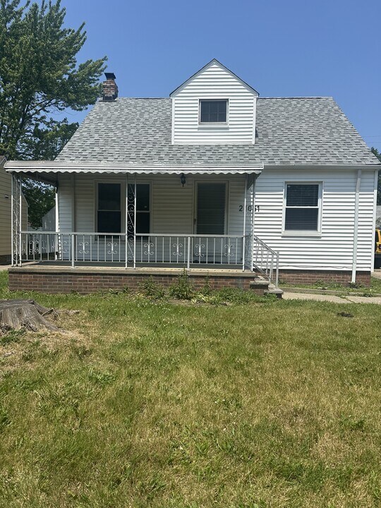 21051 Nicholas Ave in Euclid, OH - Building Photo