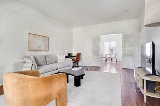 135 S Reeves Dr in Beverly Hills, CA - Building Photo - Building Photo